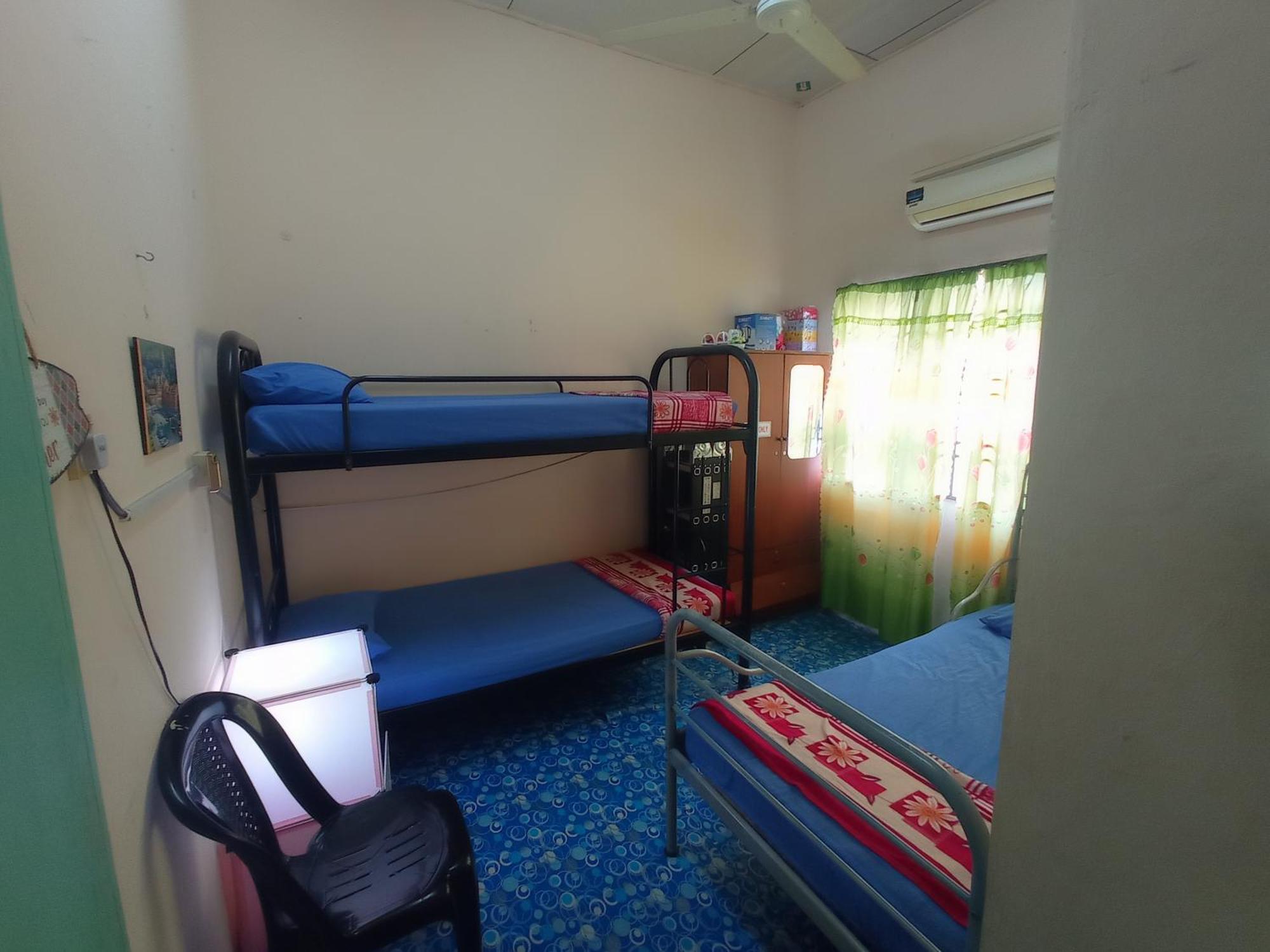 Homestay Melewar Parit Raja Exterior photo